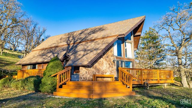 24450 Oaktree Court, Tehachapi, CA 93561