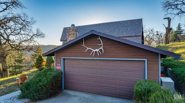 24450 Oaktree Court, Tehachapi, CA 93561