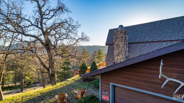 24450 Oaktree Court, Tehachapi, CA 93561