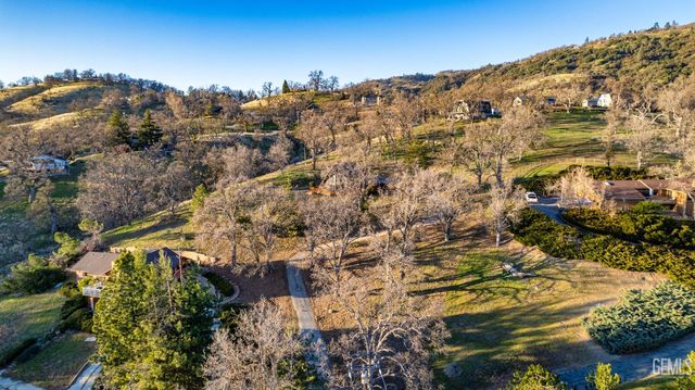 24450 Oaktree Court, Tehachapi, CA 93561