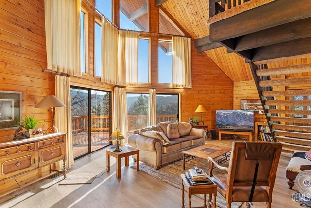 24450 Oaktree Court, Tehachapi, CA 93561