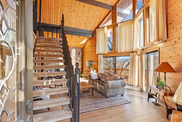 24450 Oaktree Court, Tehachapi, CA 93561