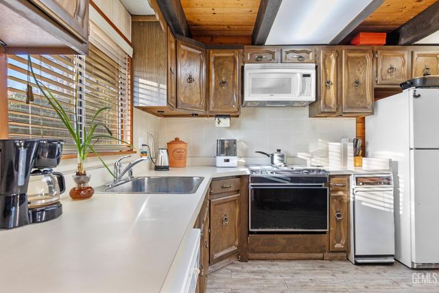 24450 Oaktree Court, Tehachapi, CA 93561