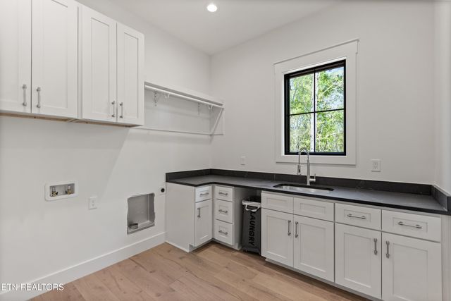 788 Blackberry Ridge Drive, Lenoir City, TN 37772