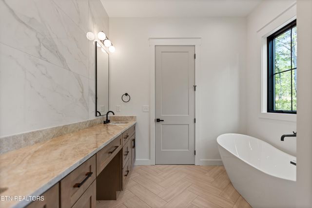 788 Blackberry Ridge Drive, Lenoir City, TN 37772