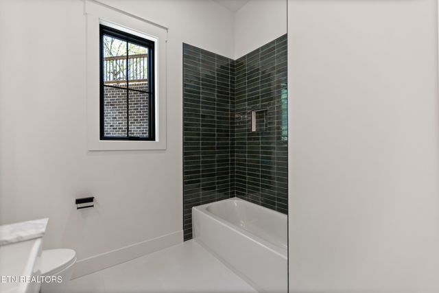 788 Blackberry Ridge Drive, Lenoir City, TN 37772