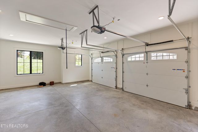 788 Blackberry Ridge Drive, Lenoir City, TN 37772