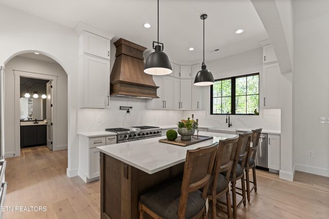 788 Blackberry Ridge Drive, Lenoir City, TN 37772