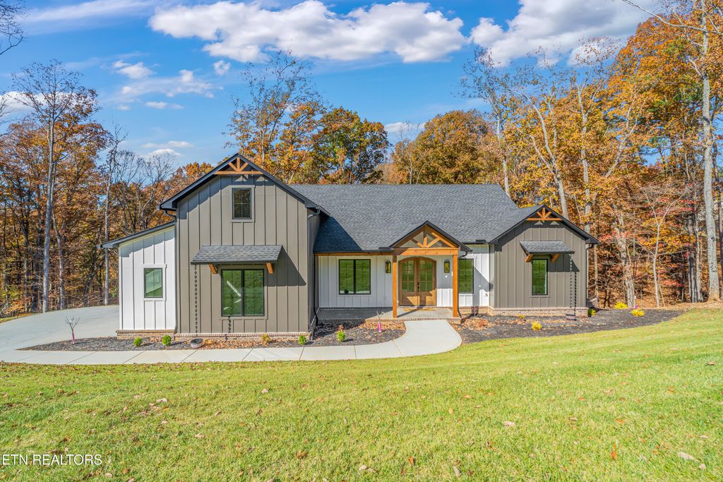 788 Blackberry Ridge Drive, Lenoir City, TN 37772