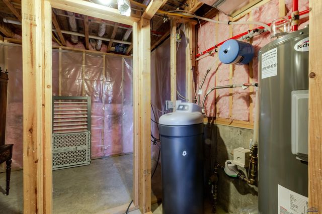 4907 TUPELO DR, Rapid City, SD 57701