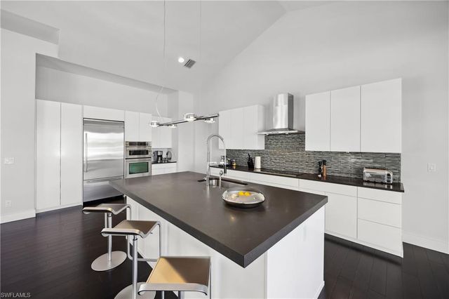 299 Mermaids Bight, Naples, FL 34103
