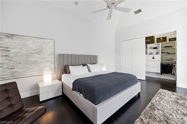 299 Mermaids Bight, Naples, FL 34103