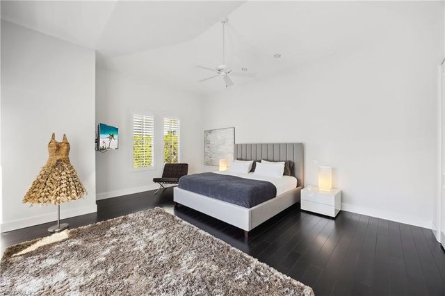 299 Mermaids Bight, Naples, FL 34103