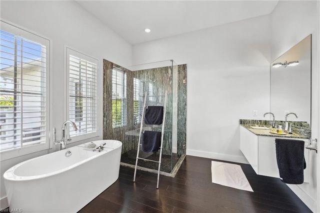 299 Mermaids Bight, Naples, FL 34103