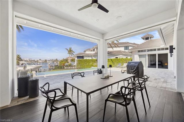 299 Mermaids Bight, Naples, FL 34103