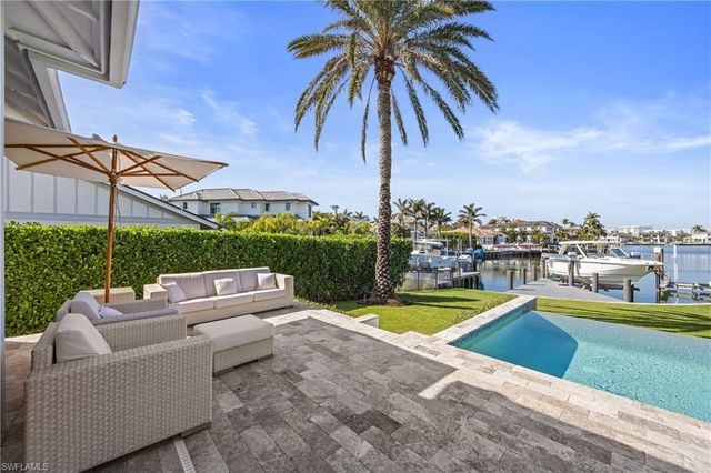 299 Mermaids Bight, Naples, FL 34103