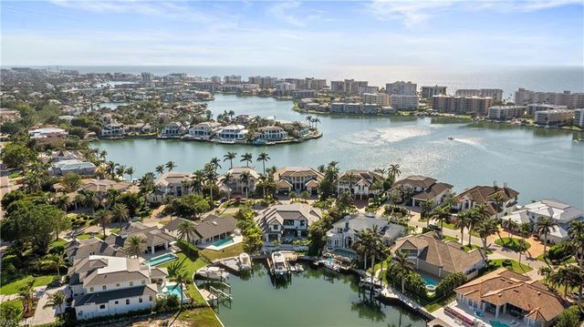 299 Mermaids Bight, Naples, FL 34103