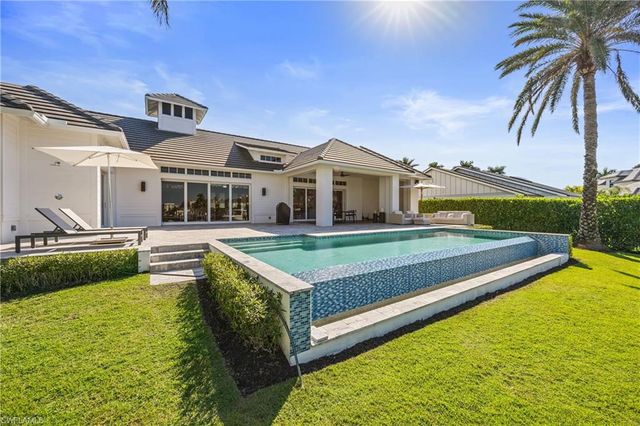 299 Mermaids Bight, Naples, FL 34103