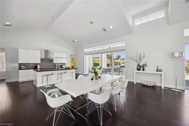 299 Mermaids Bight, Naples, FL 34103