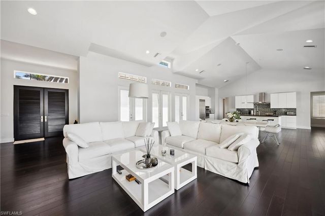 299 Mermaids Bight, Naples, FL 34103