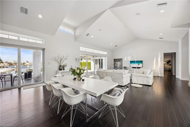 299 Mermaids Bight, Naples, FL 34103