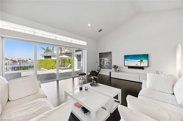 299 Mermaids Bight, Naples, FL 34103