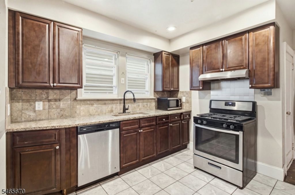 281 Smith St, Newark City, NJ 07106 — photo 4