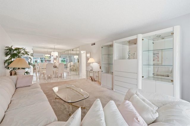 2302 Lucaya Lane E1, Coconut Creek, FL 33066