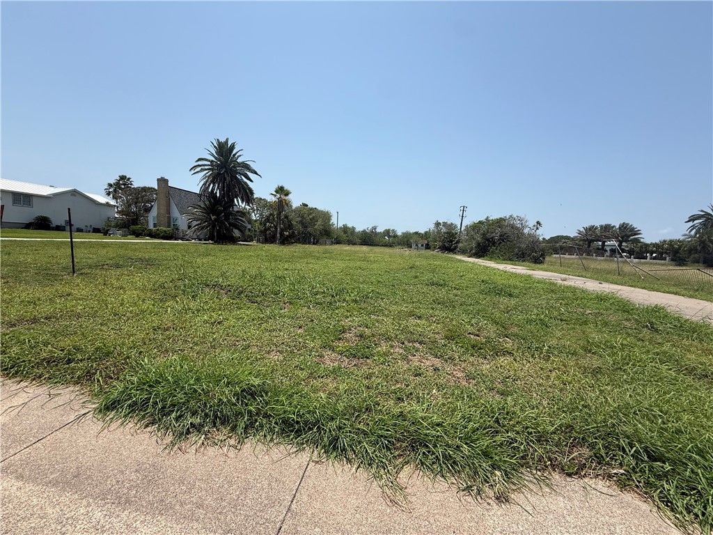 5625 Ocean Dr, Corpus Christi, TX 78412 — exterior