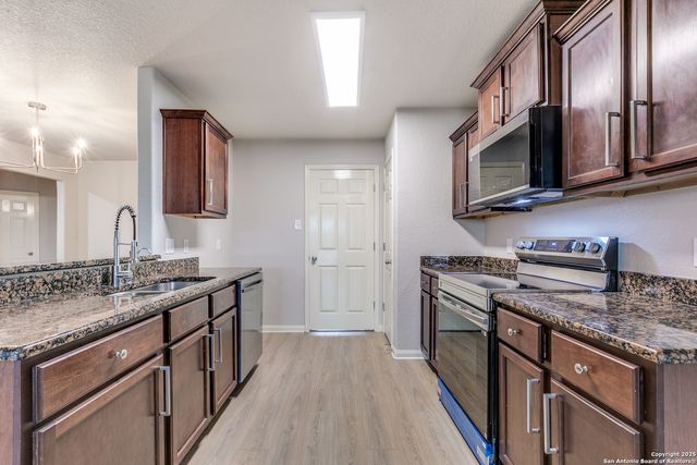 12011 Luckey Vw, San Antonio, TX 78252