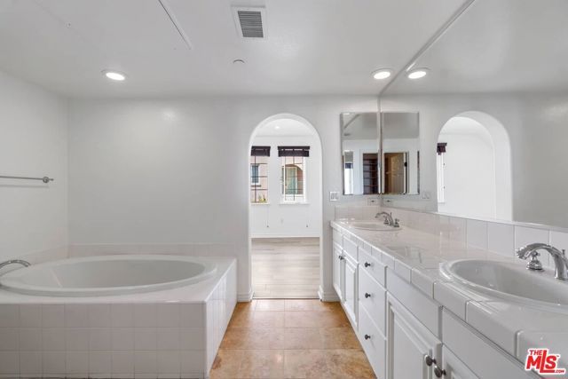 5935 Playa Vista Drive 410, Los Angeles, CA 90094