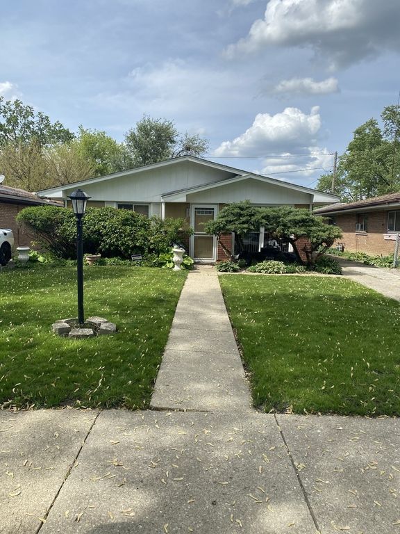 1521 E 13th Place, Ford Heights, IL 60411