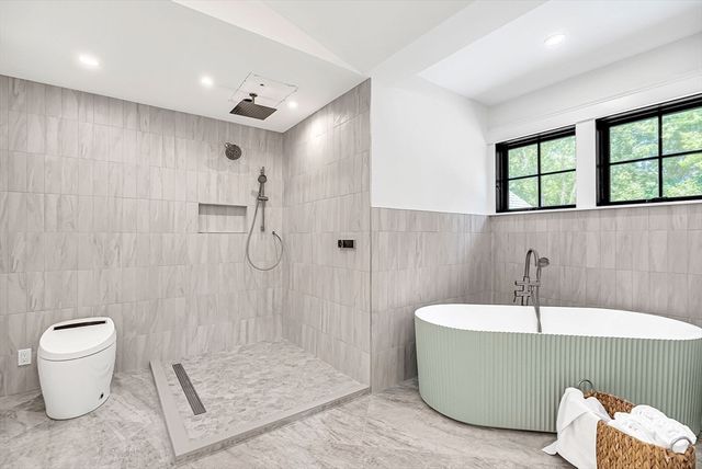 47 Rolling Lane, Needham, MA 02492