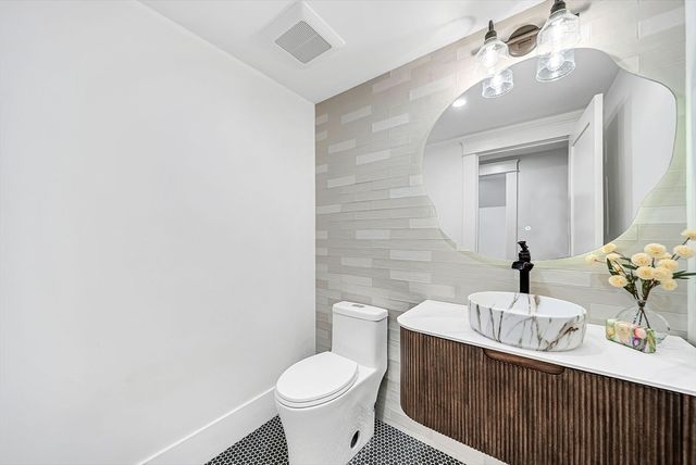 47 Rolling Lane, Needham, MA 02492