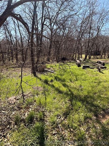 15585 N Lost City Road, Hulbert, OK 74441
