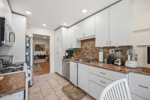 7 Kilmer Drive, Manalapan, NJ 07726