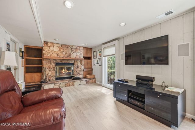 7 Kilmer Drive, Manalapan, NJ 07726