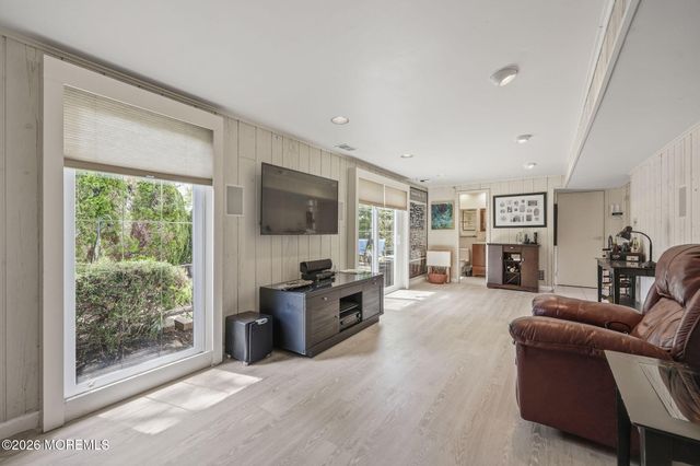 7 Kilmer Drive, Manalapan, NJ 07726