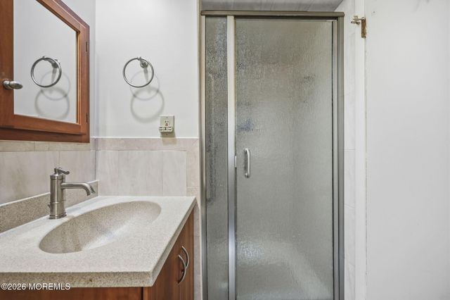 7 Kilmer Drive, Manalapan, NJ 07726