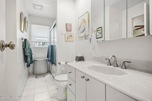 7 Kilmer Drive, Manalapan, NJ 07726