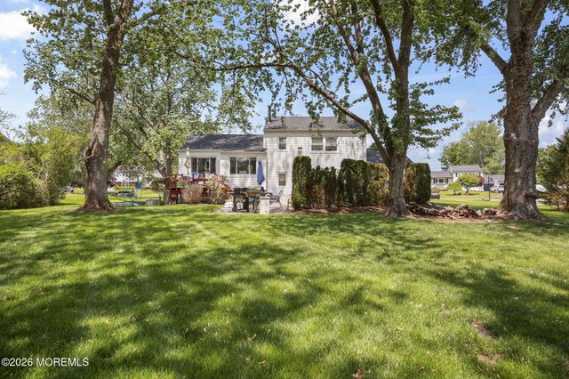 7 Kilmer Drive, Manalapan, NJ 07726