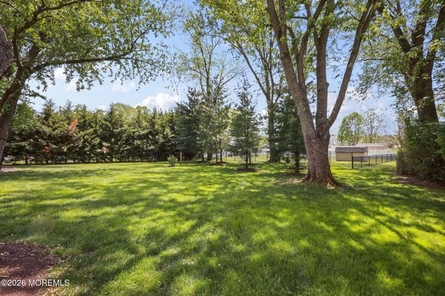 7 Kilmer Drive, Manalapan, NJ 07726