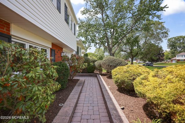 7 Kilmer Drive, Manalapan, NJ 07726