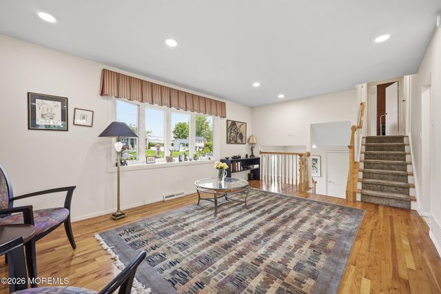 7 Kilmer Drive, Manalapan, NJ 07726