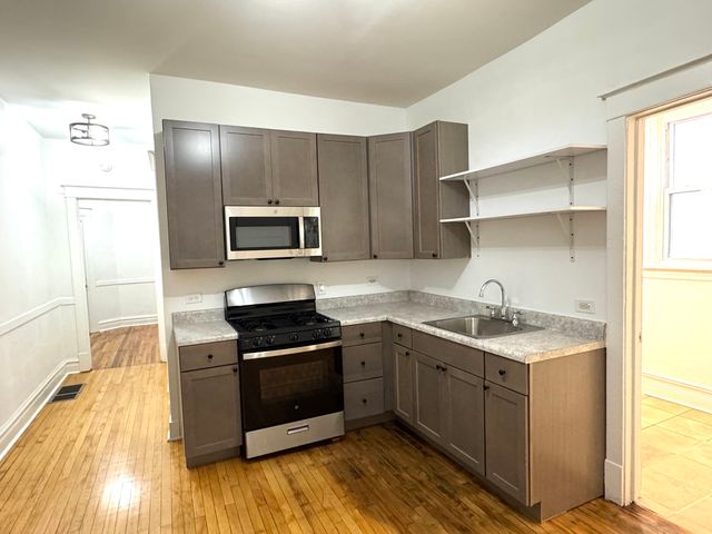 4050 W Hirsch Street 1, Chicago, IL 60651