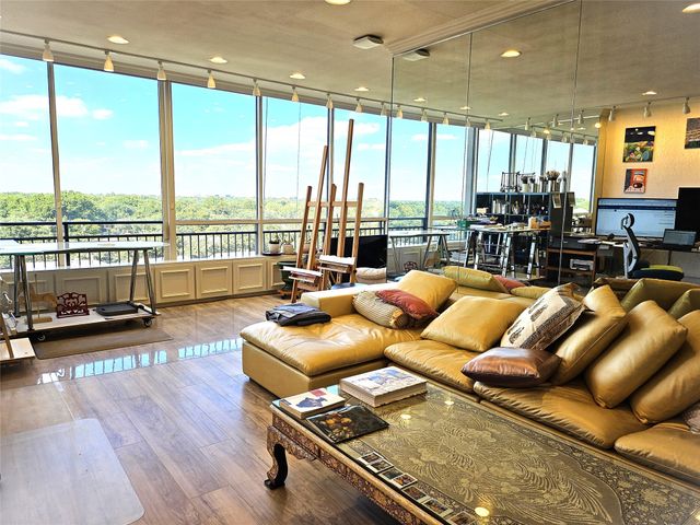 6335 W Northwest Highway 711, Dallas, TX 75225