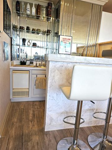 6335 W Northwest Highway 711, Dallas, TX 75225