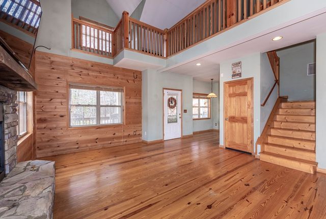 520 Newport Drive, Ellijay, GA 30540