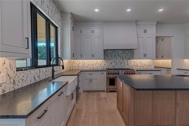 5238 W Weir Road, Fayetteville, AR 72704