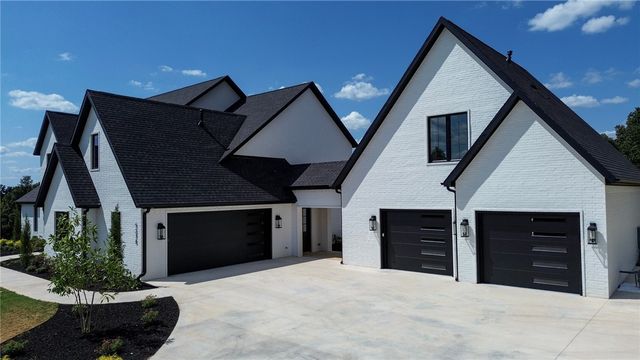 5238 W Weir Road, Fayetteville, AR 72704